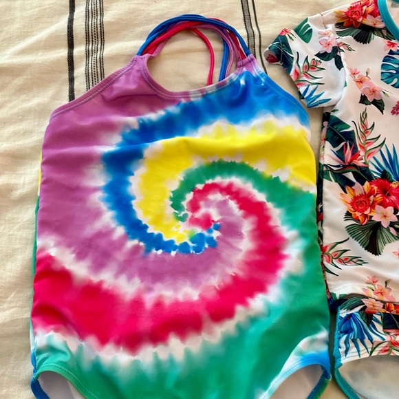 🎁 3/$15 TWO GIRL’S SIZE 10 BATHING SUITS - Picture 2 of 10